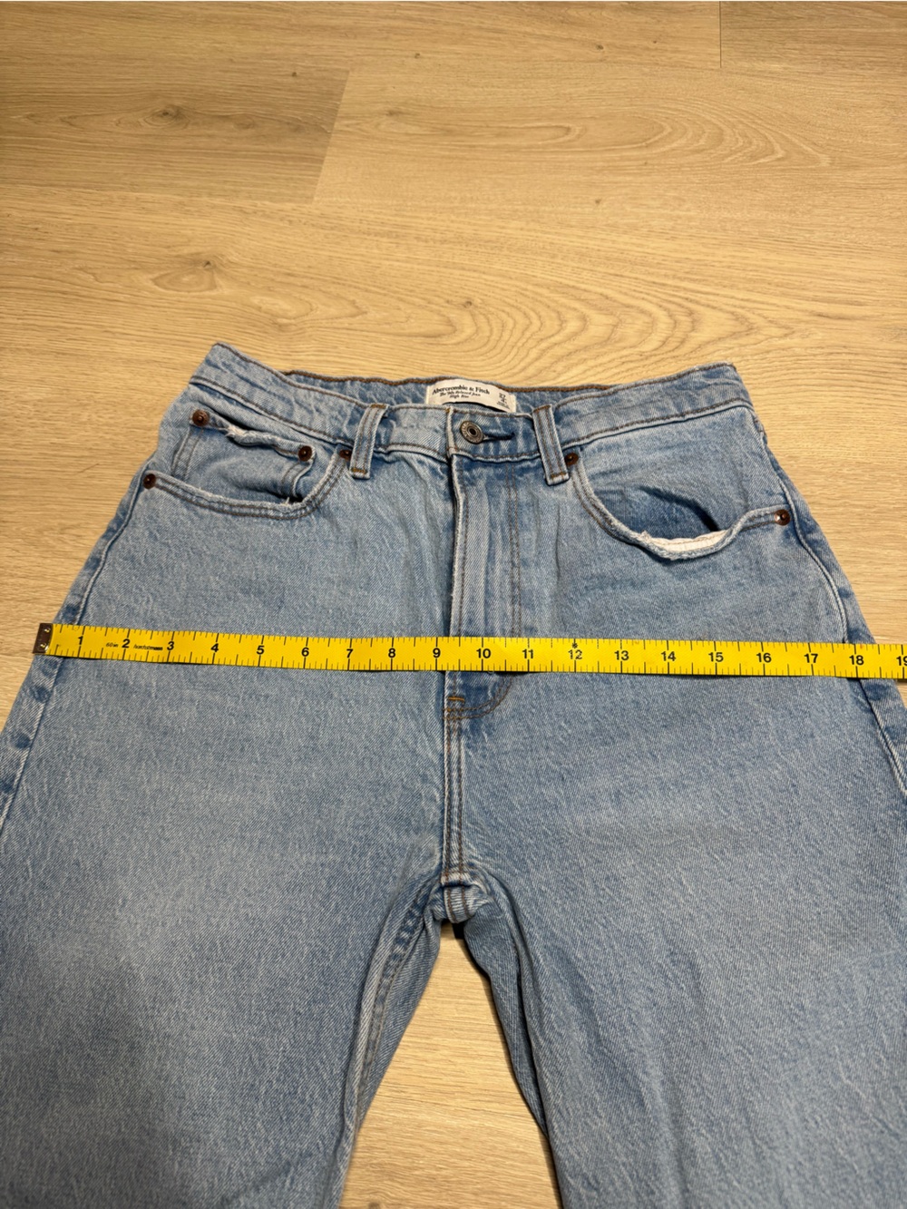 Abercrombie & Fitch 90’s High Rise Relaxed Jeans - Picture 8 of 11